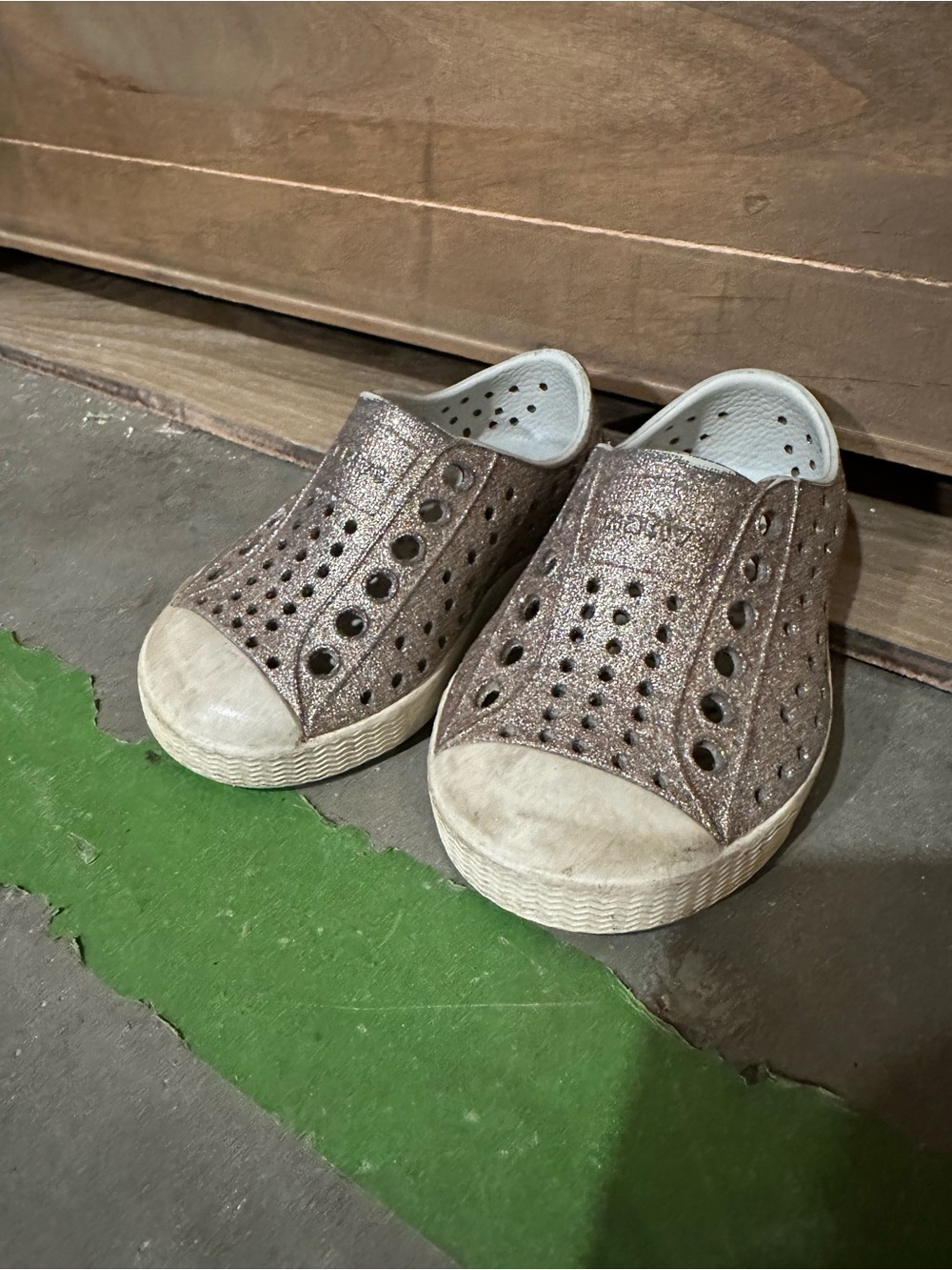 Native Kids Water Shoes in Rose Gold Glitter